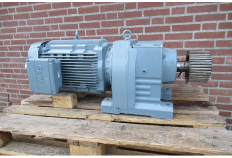 328 RPM 15 kW 435 Nm Asmaat 60 mm  IE3. USED 